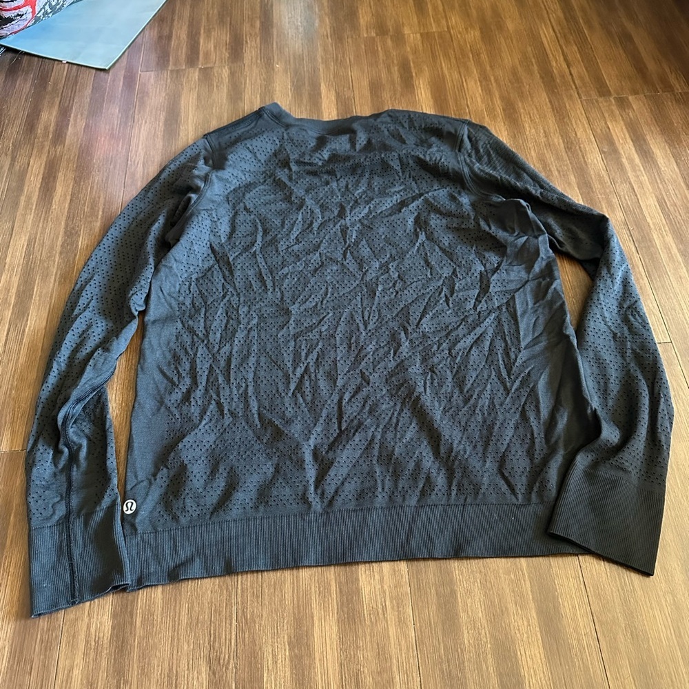 Lululemon Breeze By Long Sleeve Black W3BDXS Silverescent size 8 relaxed fit - Picture 3 of 7